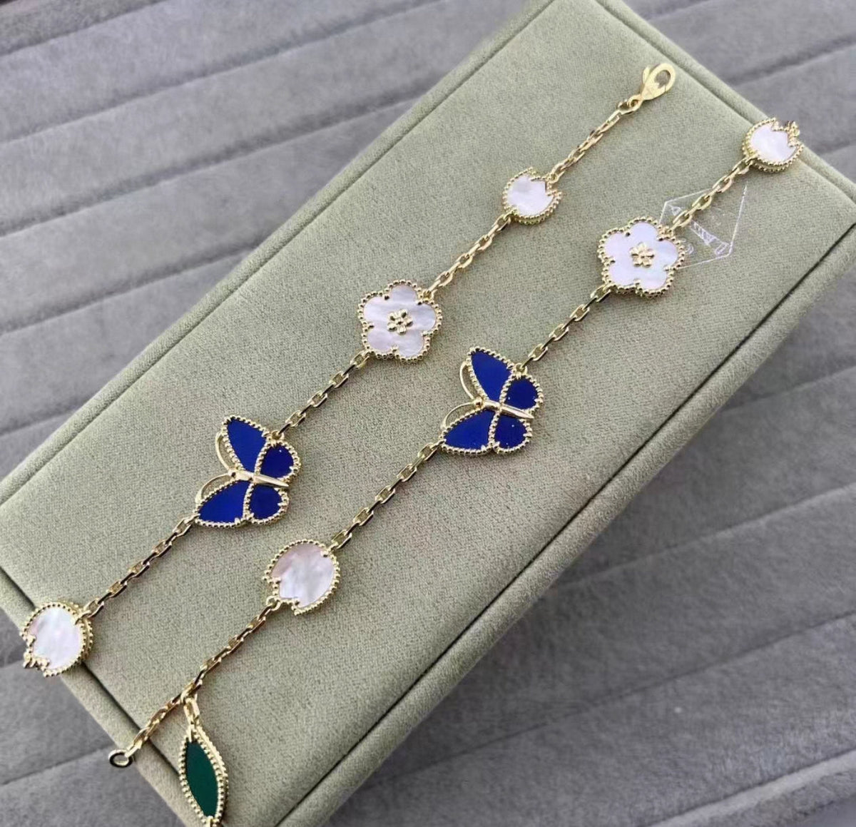 [Plus&Max ]LUCKY SPRING GOLD BLUESTONE WHITE MOTHER-OF-PEARL BRACELET