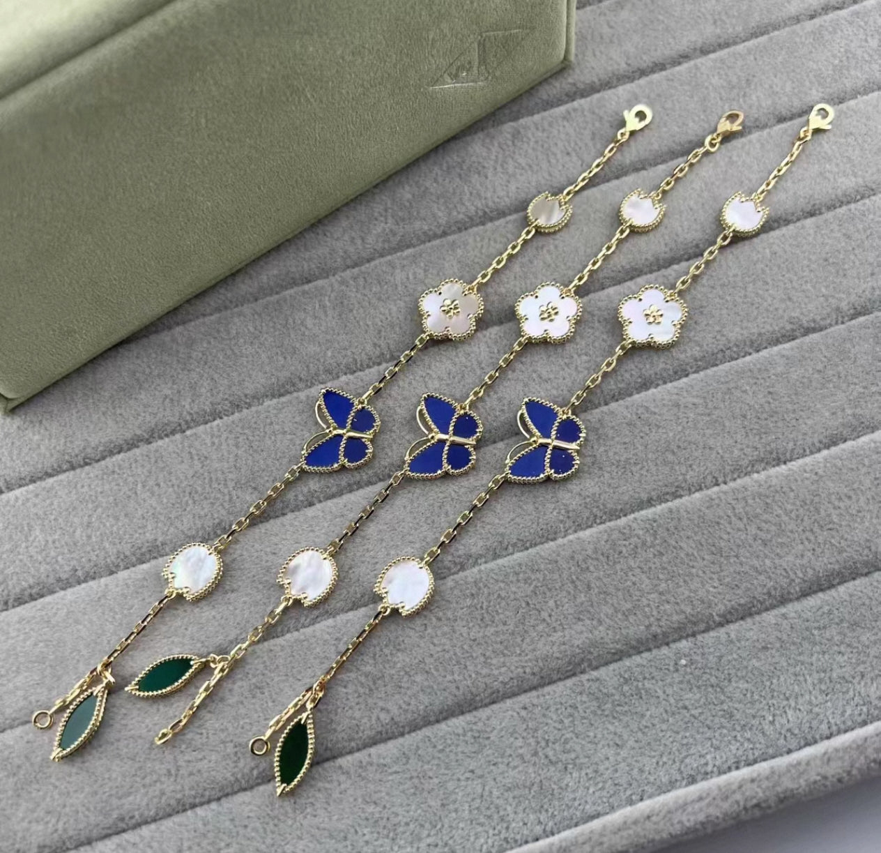 [Max Jewelry ]LUCKY SPRING GOLD BLUESTONE WHITE MOTHER-OF-PEARL BRACELET