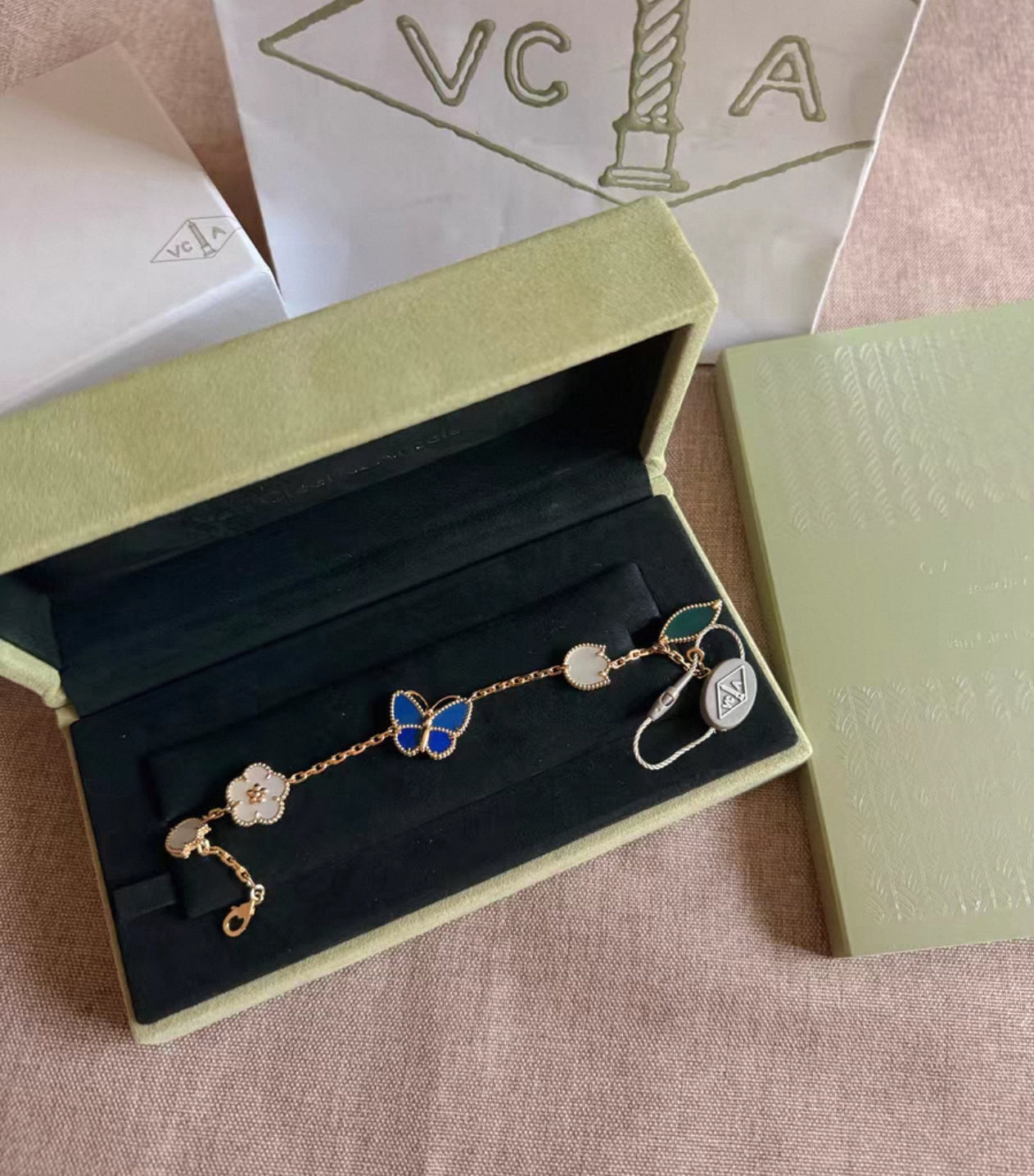 [Max Jewelry ]LUCKY SPRING GOLD BLUESTONE WHITE MOTHER-OF-PEARL BRACELET