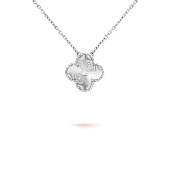 [Max Jewelry ]CLOVER  15MM DIAMOND LASER NECKLACE SILVER
