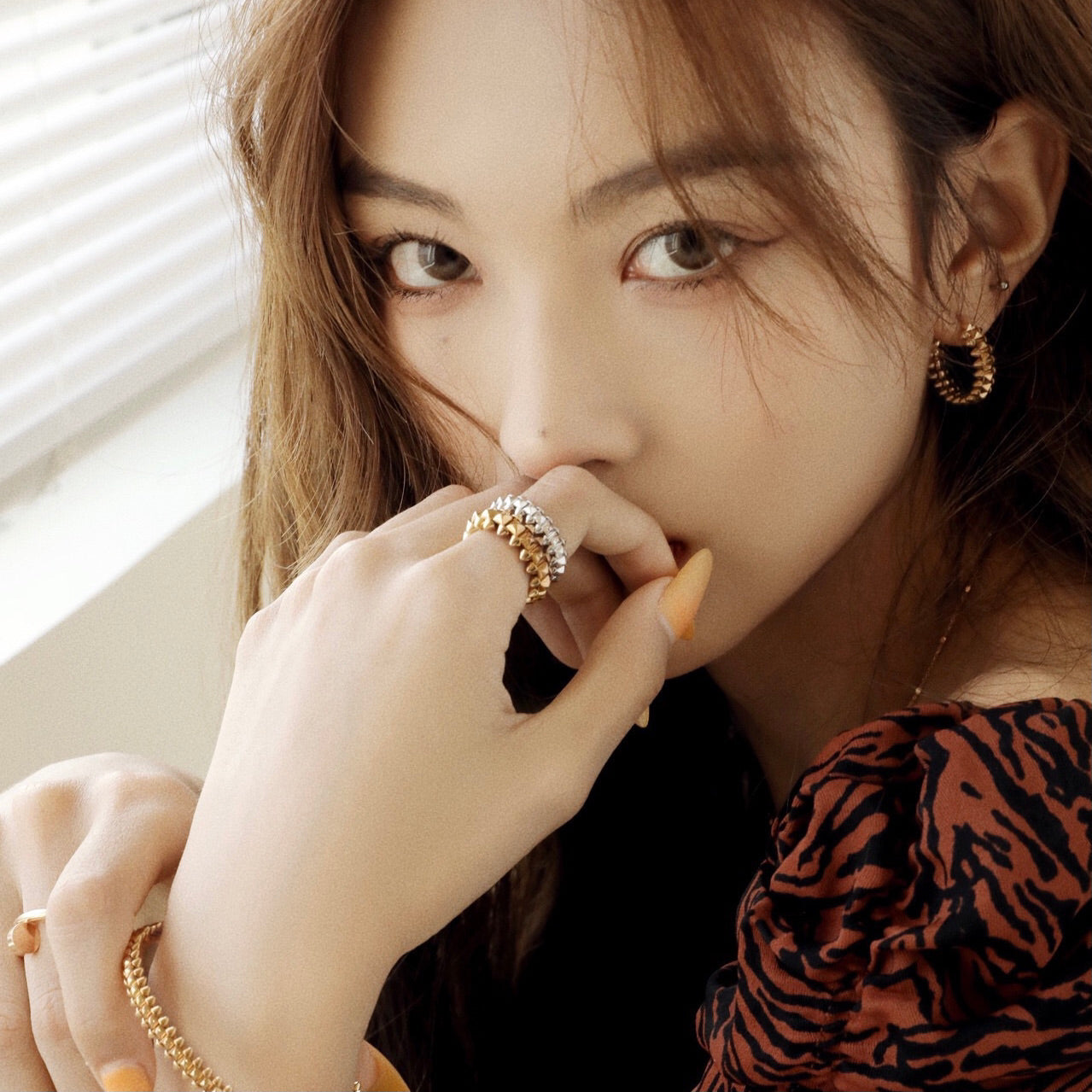 [Max Jewelry ]CLASH SMALL HOOP EARRINGS