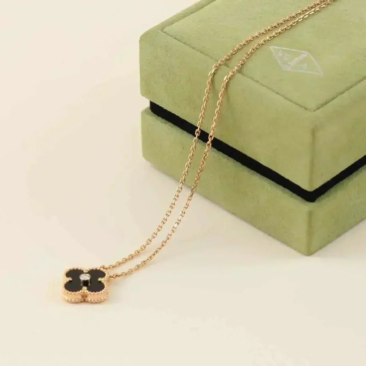 [Plus&Max]CLOVER 15MM DIAMOND ONYX NECKLACE