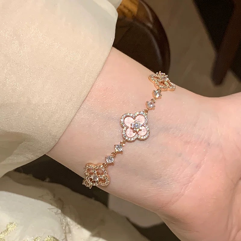 [Max Jewelry ]CLOVER 5 MOTIF PINK BLUE RED WHITE BRACELET