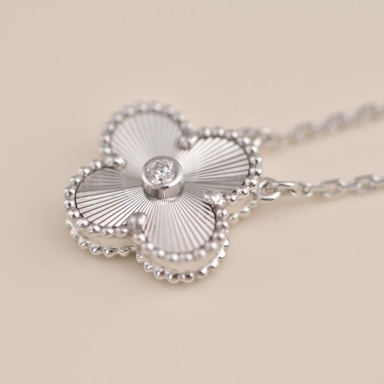 [Max Jewelry ]CLOVER  15MM DIAMOND LASER NECKLACE SILVER