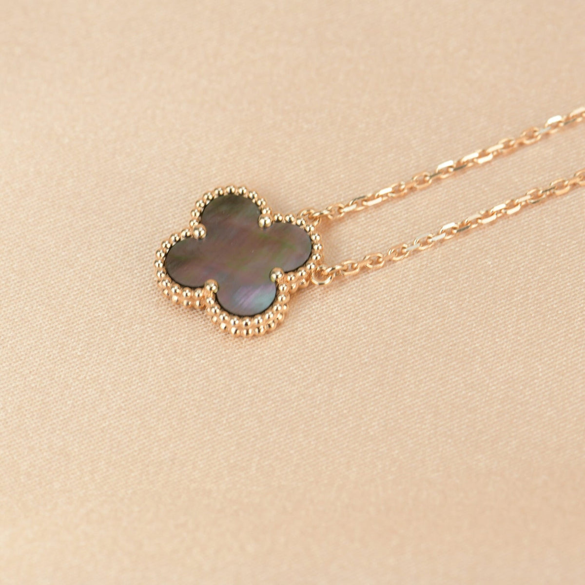 [Plus&Max]CLOVER 15MM  GRAY MOTHER OF PEARL NECKLACE
