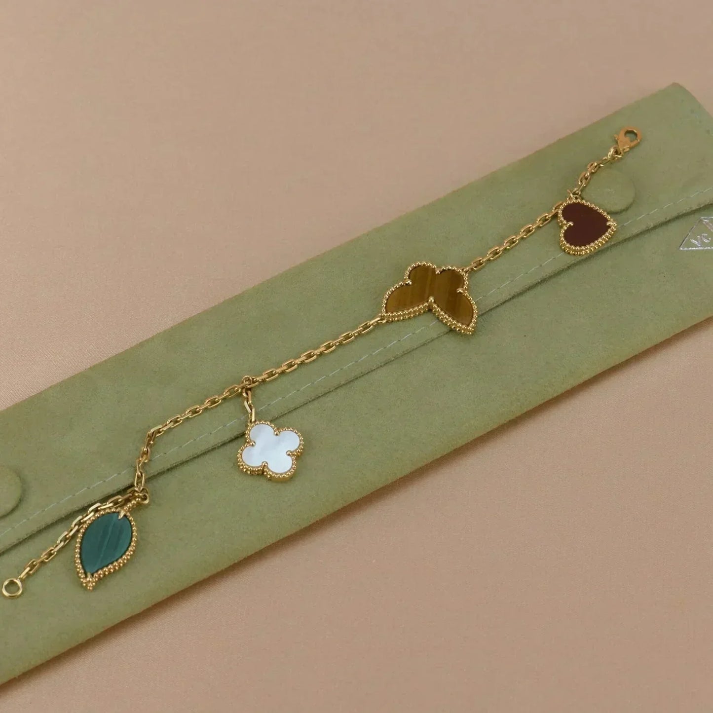 [Max Jewelry ]LUCKY SPRING 5 MOTIF GOLD BRACELET