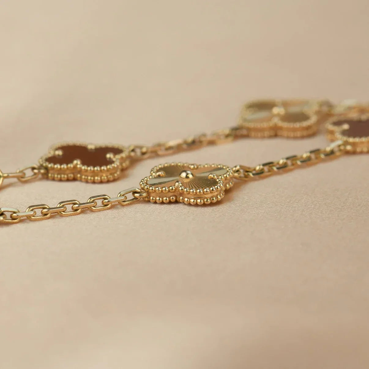 [Max Jewelry ] CLOVER 5 MOTIF RED CORNELIAN BRACELET COLLECTION