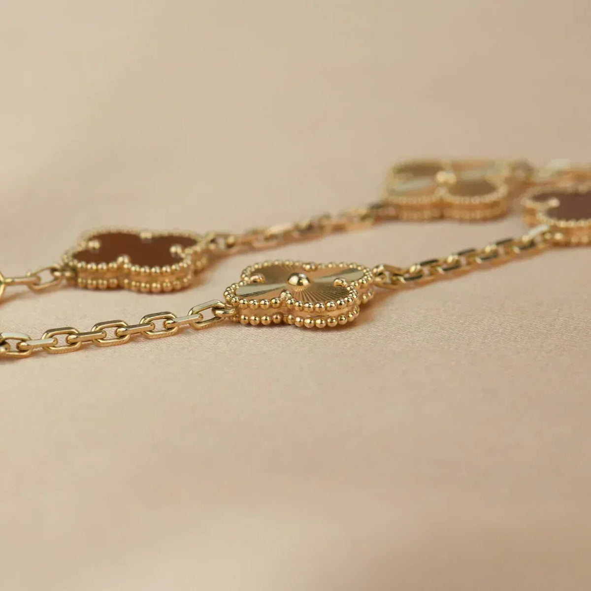 [Plus&Max]LUCKY CLOVER 5-MOTIF BRACELET - RED CARNELIAN COLLECTION