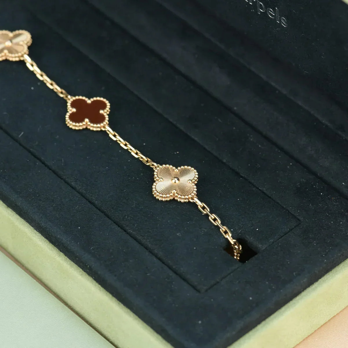 [Plus&Max]LUCKY CLOVER 5-MOTIF BRACELET - RED CARNELIAN COLLECTION