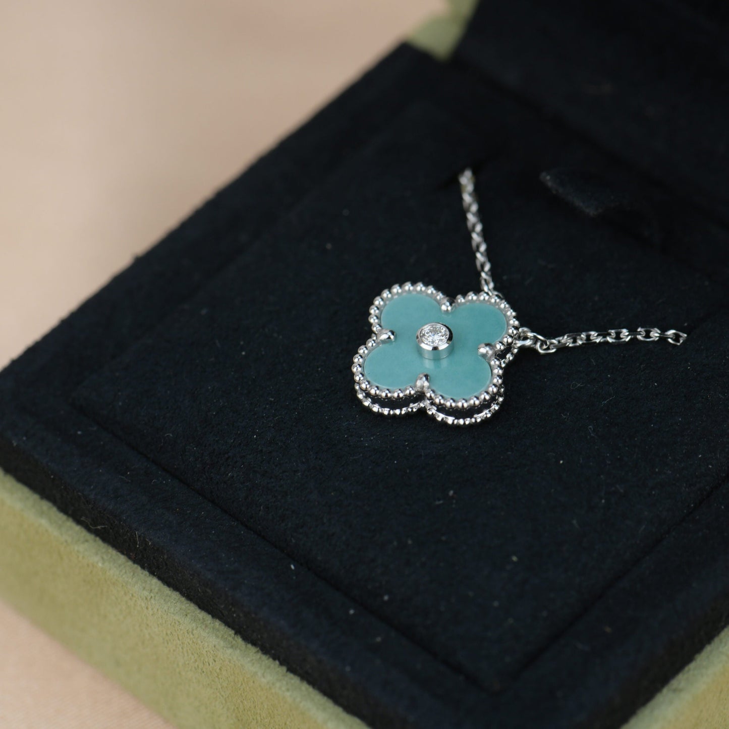 [Max Jewelry ]CLOVER 15MM DIAMOND SVRES PORCELAIN  NECKLACE SILVER