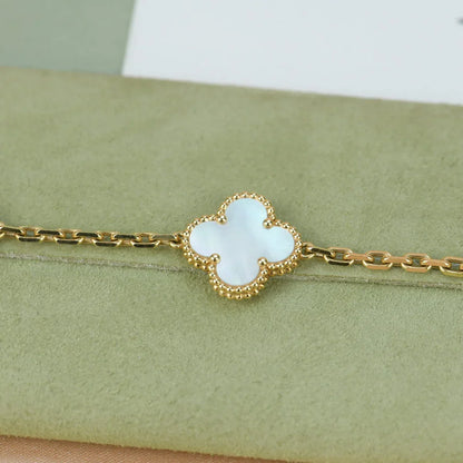 [Max Jewelry ]CLOVER WHITE PEARL MOP 5 MOTIF BRACELET COLLECTION