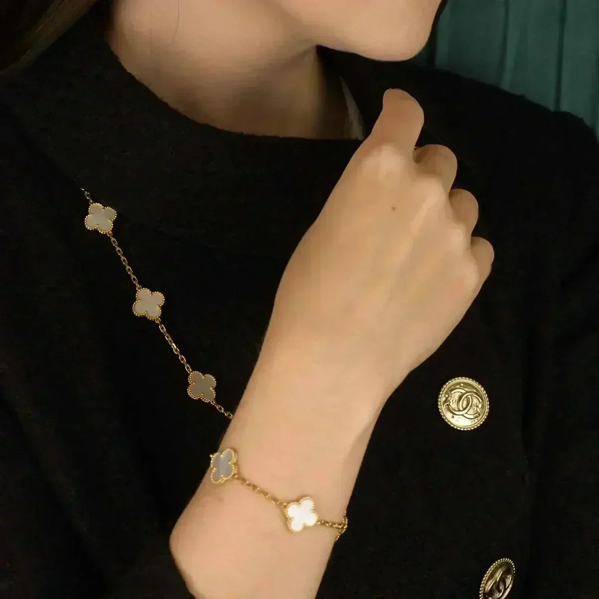 [Max Jewelry ]CLOVER WHITE PEARL MOP 5 MOTIF BRACELET COLLECTION