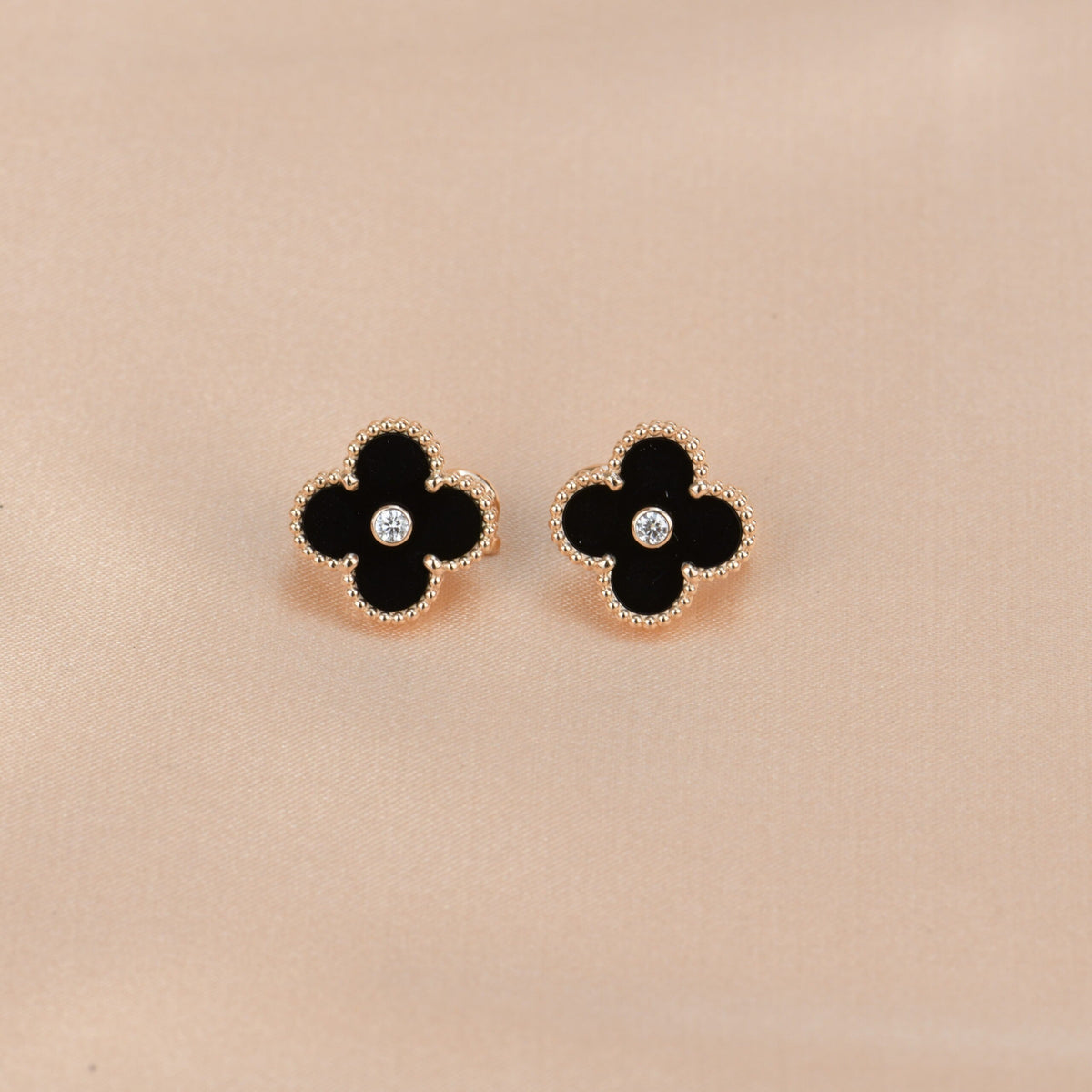 [Plus&Max]CLOVER MEDIUM 1 MOTIFS ONYX DIAMOND EARRINGS