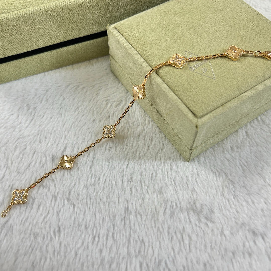 [Max Jewelry ]CLOVER 6 MOTIF DIAMOND LASER BRACELET