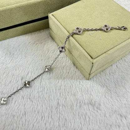 [Max Jewelry ]CLOVER 6 MOTIF DIAMOND BRACELET