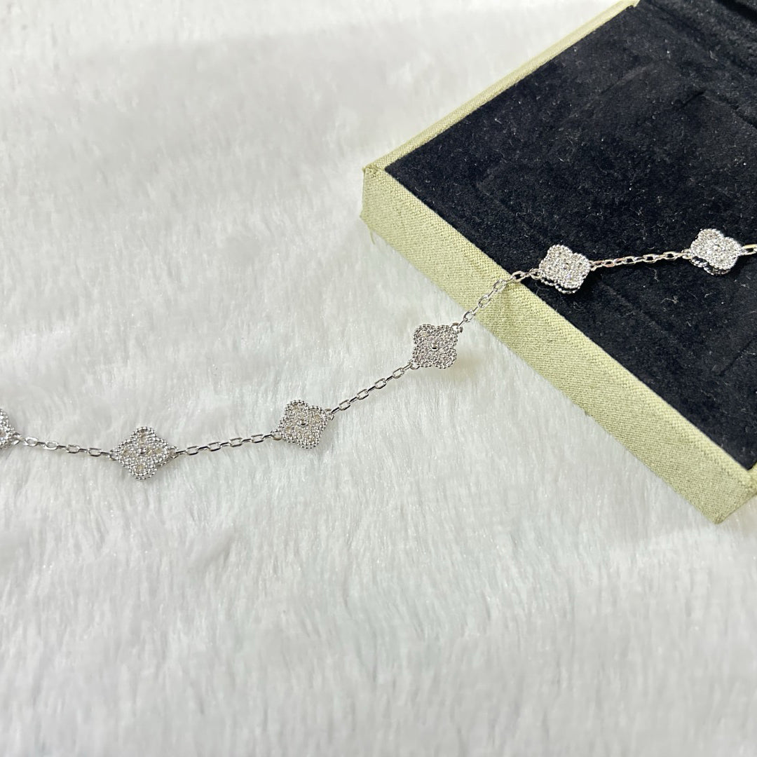 [Max Jewelry ]CLOVER 6 MOTIF DIAMOND BRACELET