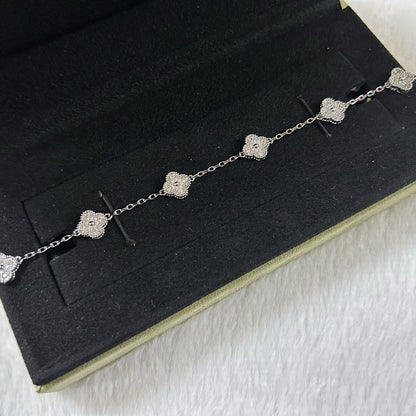 [Max Jewelry ]CLOVER 6 MOTIF DIAMOND BRACELET