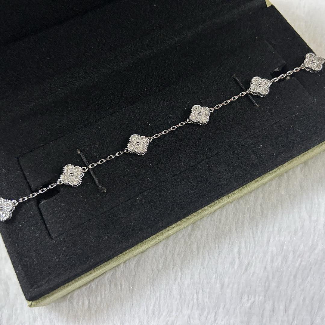 [Max Jewelry ]CLOVER 6 MOTIF DIAMOND BRACELET