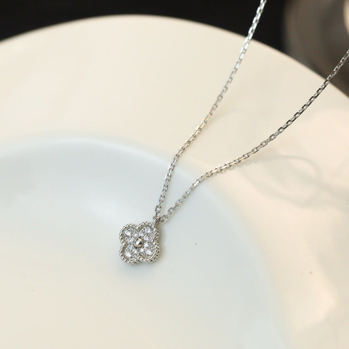 [Max Jewelry ]CLOVER MINI 9.5MM PENDANT DIAMOND NECKLACE