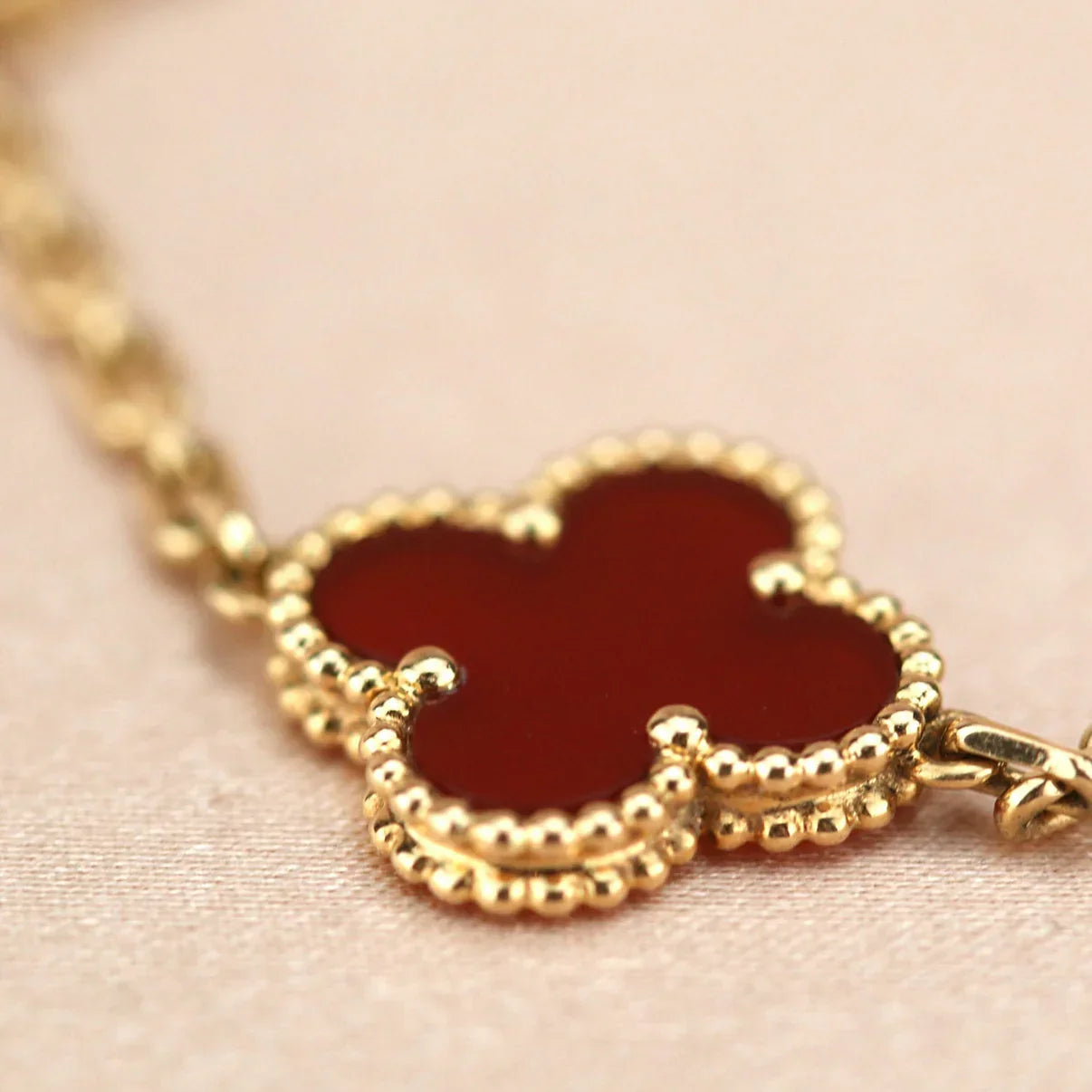 [Max Jewelry ] CLOVER 5 MOTIF RED CORNELIAN BRACELET COLLECTION