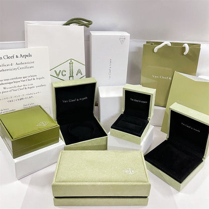 [Max Jewelry ]VA CLOVER BRACELET NECKLACE RING BOX GIFT BAG