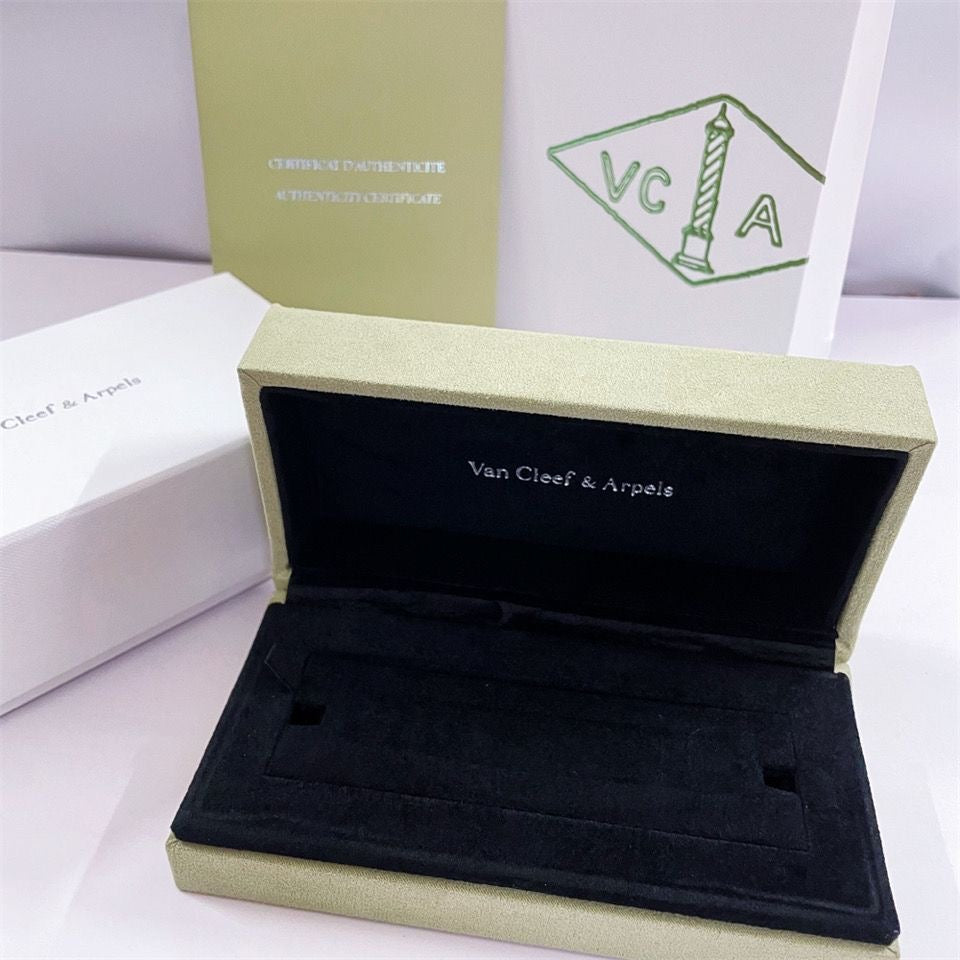[Max Jewelry ]VA CLOVER BRACELET NECKLACE RING BOX GIFT BAG