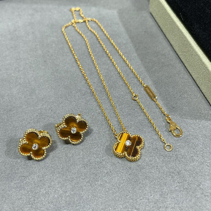 [Max Jewelry ]CLOVER 15MM DIAMOND AND YELLOW TIGER'S EYE AGATE necklace