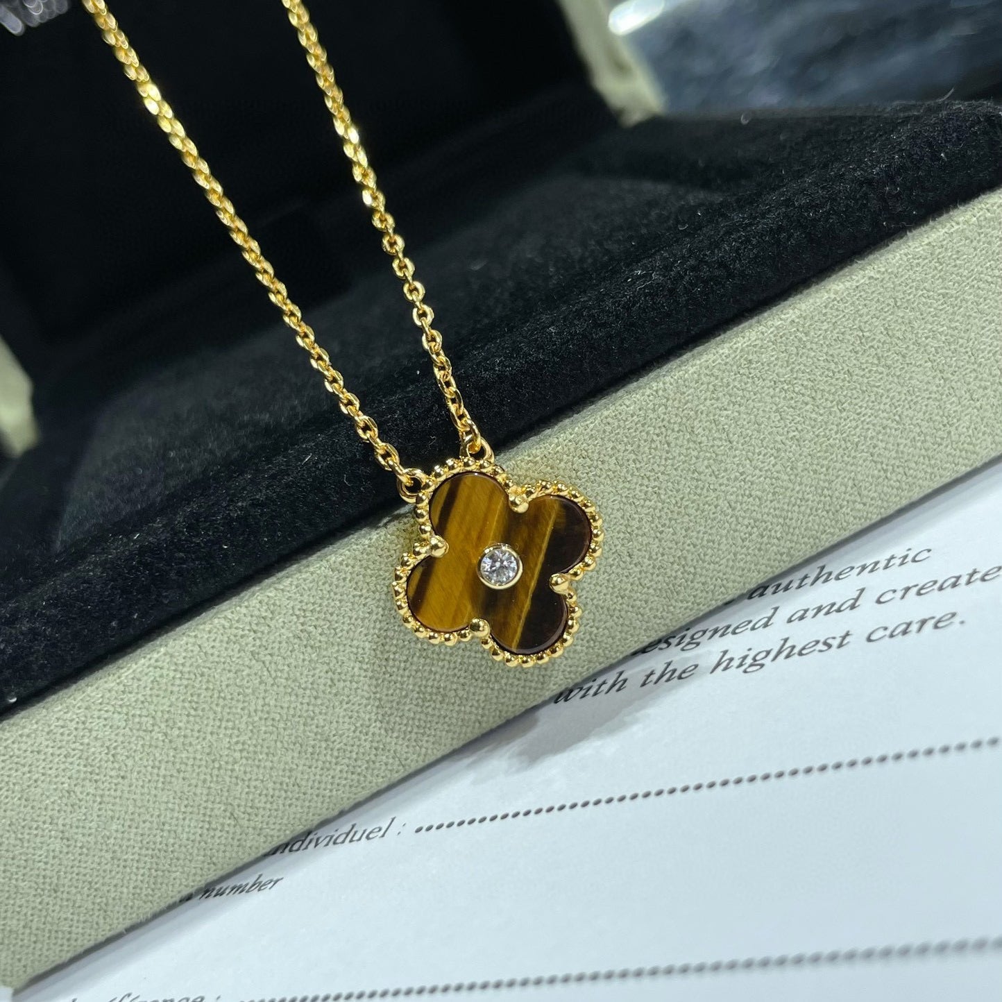 [Max Jewelry ]CLOVER 15MM DIAMOND AND YELLOW TIGER'S EYE AGATE necklace