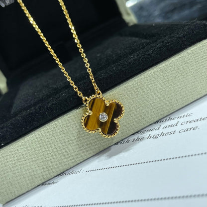 [Max Jewelry ]CLOVER 15MM DIAMOND AND YELLOW TIGER'S EYE AGATE necklace
