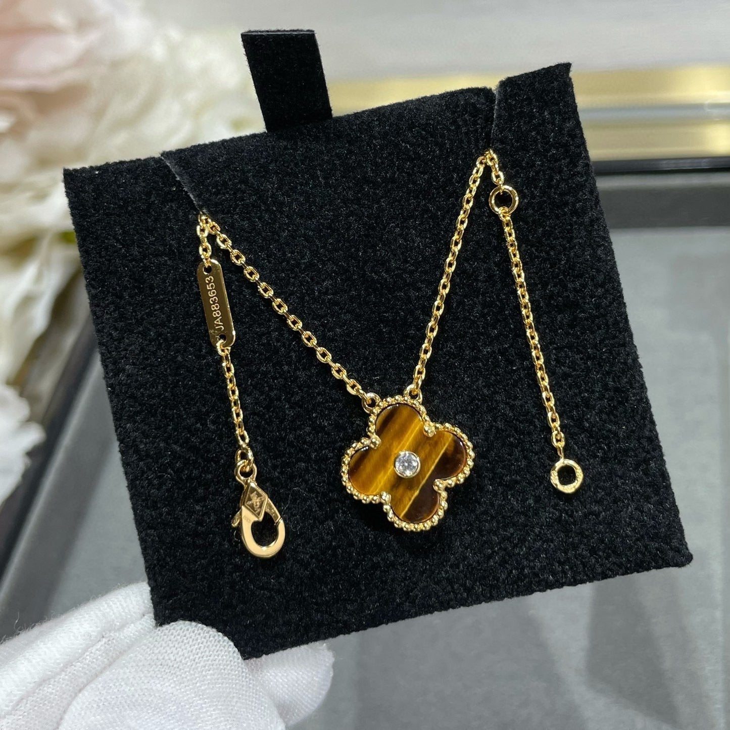 [Max Jewelry ]CLOVER 15MM DIAMOND AND YELLOW TIGER'S EYE AGATE necklace
