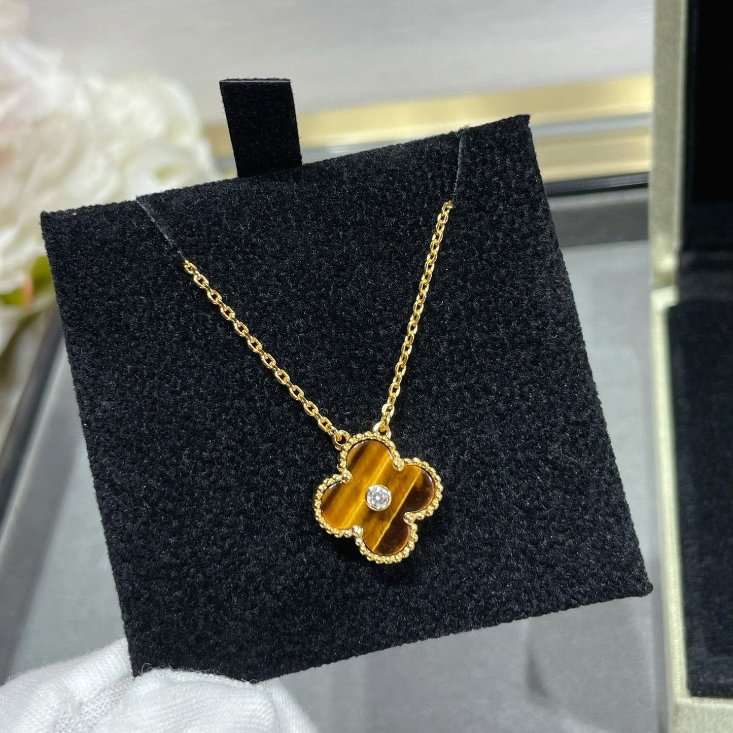 [Max Jewelry ]CLOVER 15MM DIAMOND AND YELLOW TIGER'S EYE AGATE necklace
