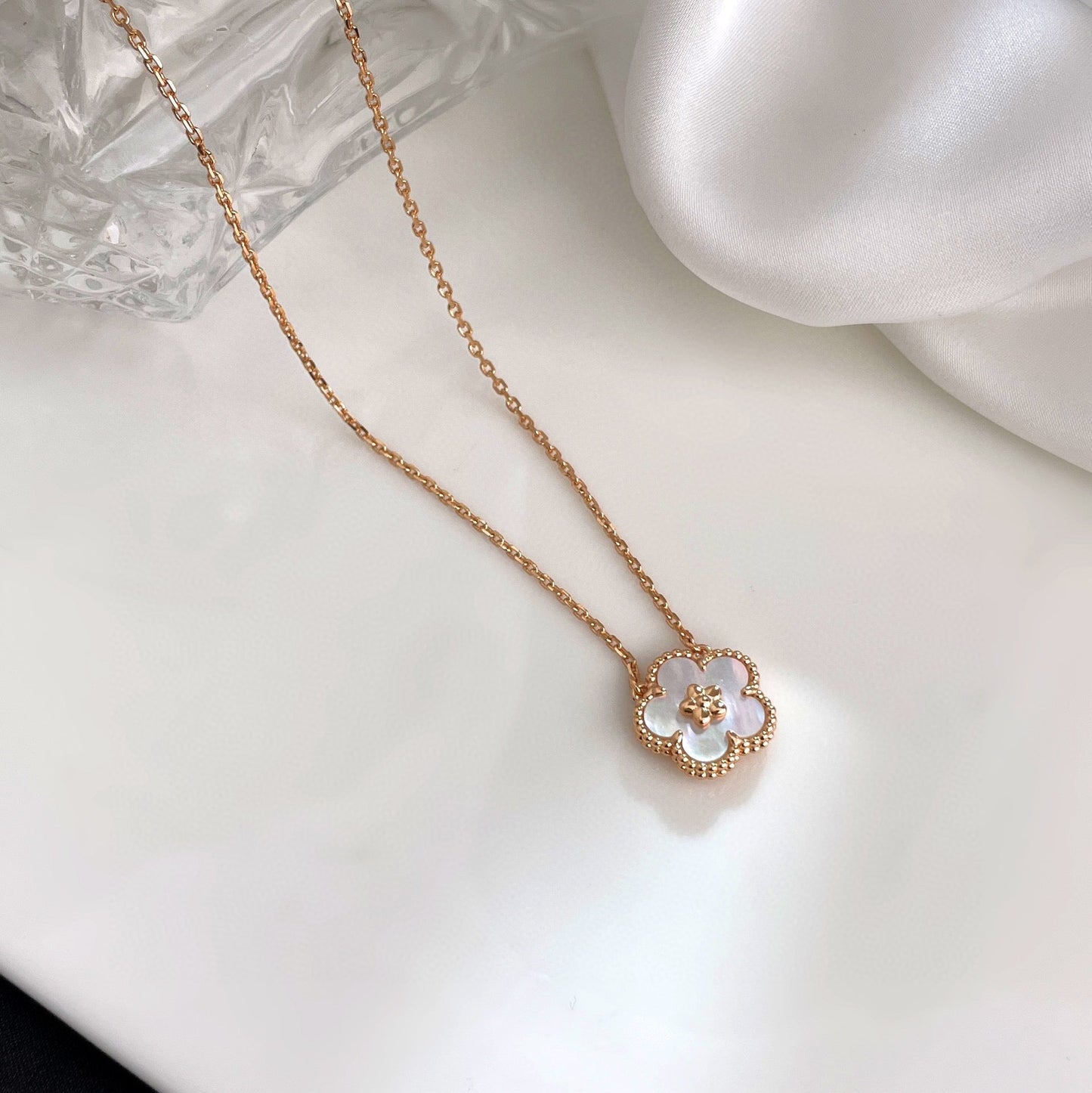 [Max Jewelry ]LUCKY  WHITE MOP  PLUM BLOSSOM NECKLACE