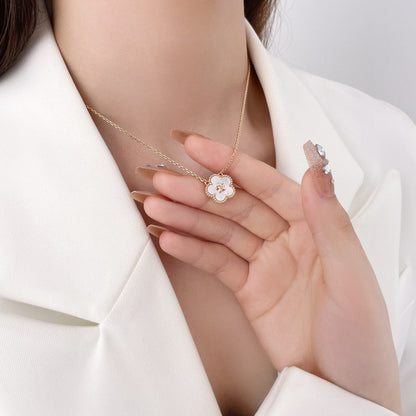 [Max Jewelry ]LUCKY  WHITE MOP  PLUM BLOSSOM NECKLACE
