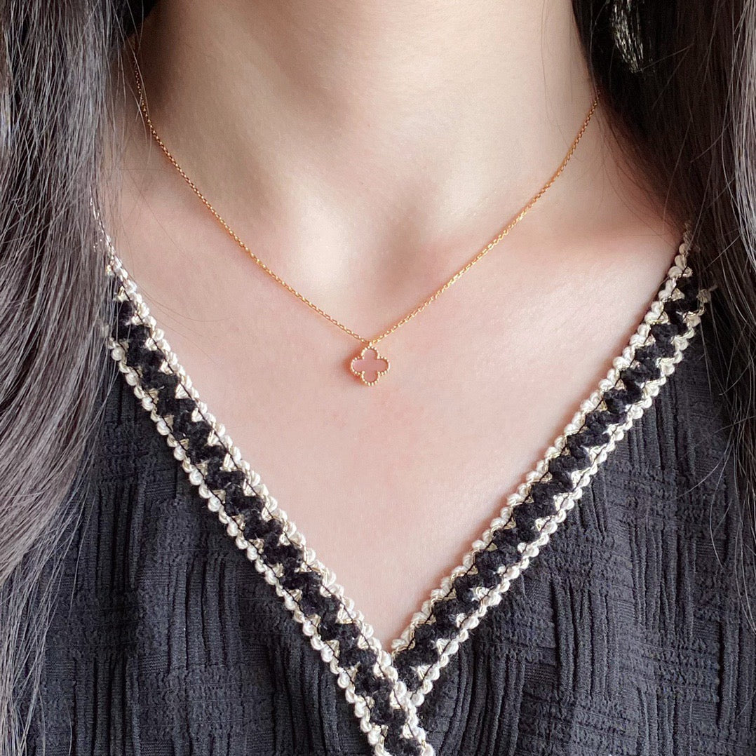[Max Jewelry ]CLOVER 9.5MM PINK MOTHER OF PEARL SINGLE FLOWER NECKLACE