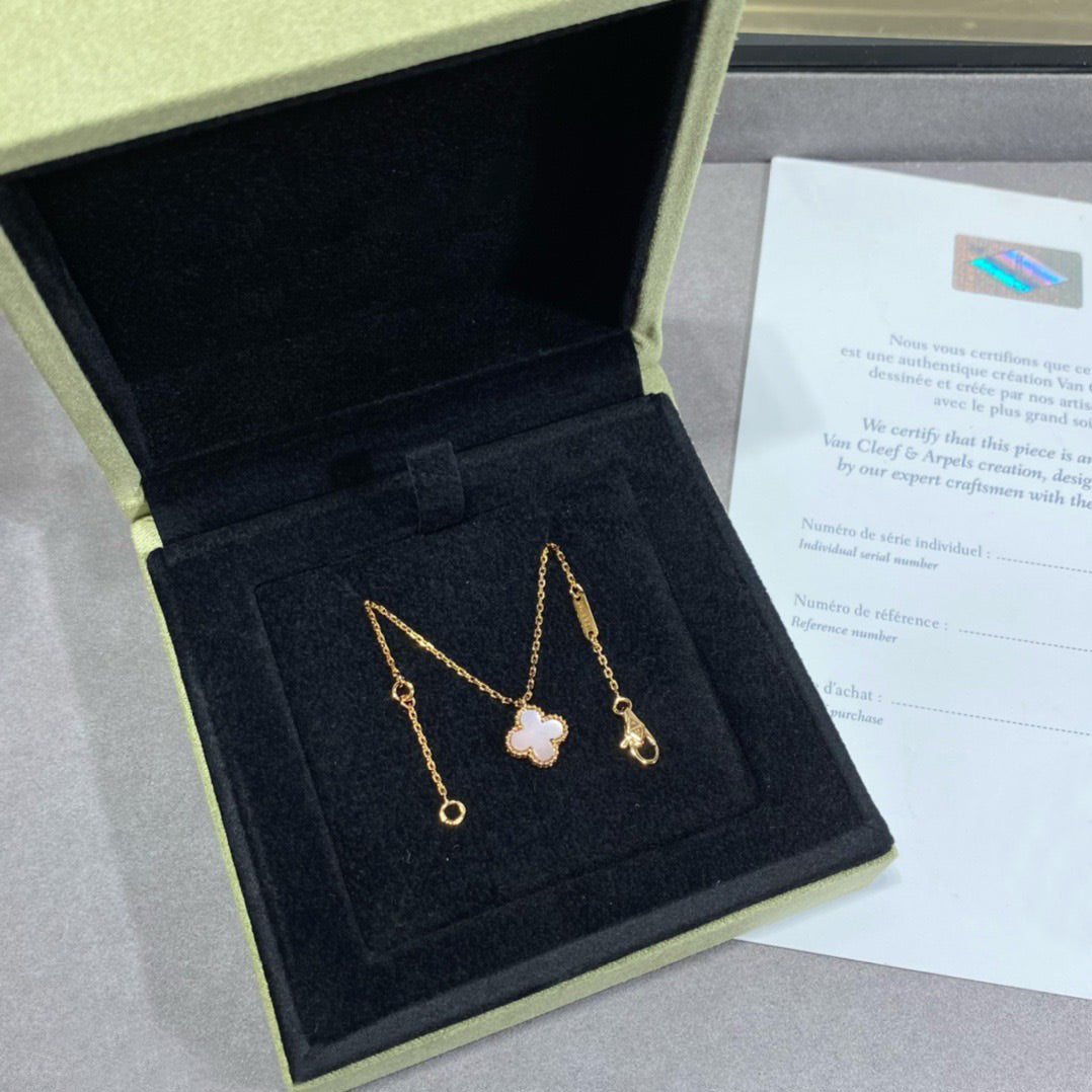 [Max Jewelry ]CLOVER 15MM PINK MOTHER-OF-PEARL SINGLE FLOWER NECKLACE