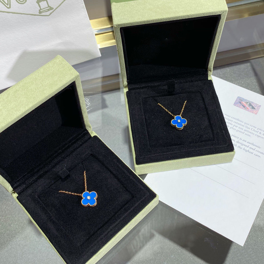 [Max Jewelry ]CLOVER 15MM DIAMOND AND BLUE AGATE NECKLACE