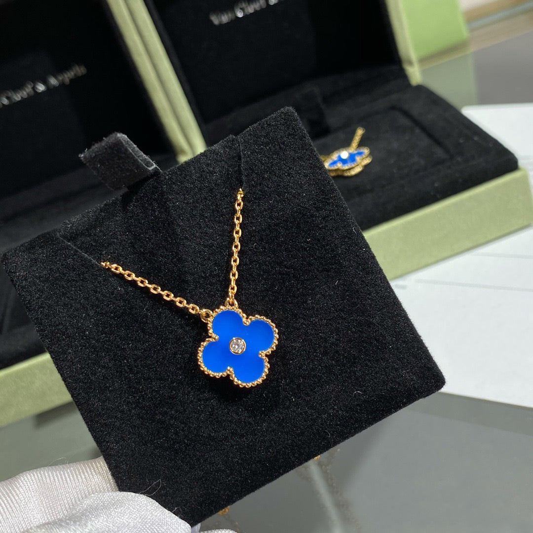 [Max Jewelry ]CLOVER 15MM DIAMOND AND BLUE AGATE NECKLACE