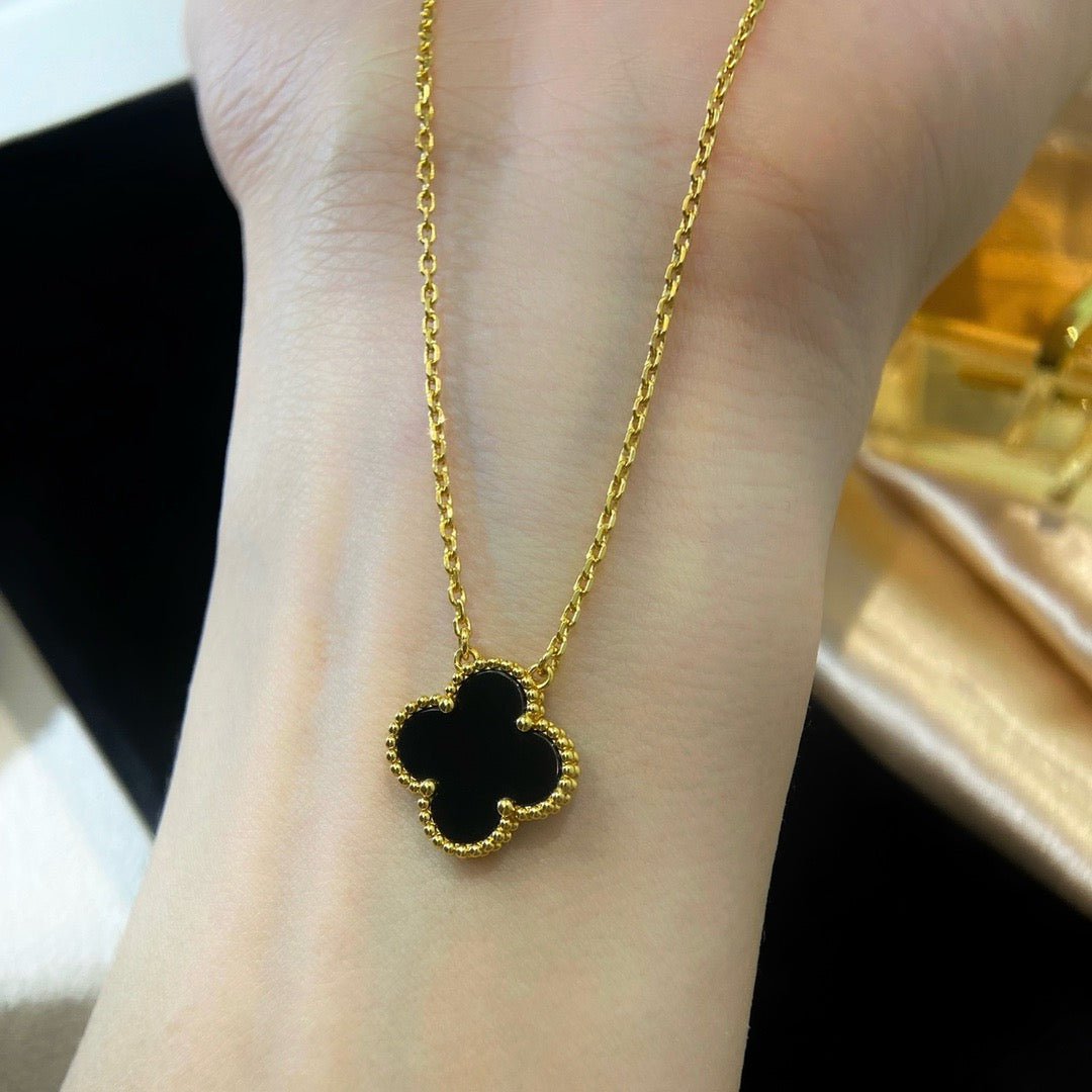 [Max Jewelry ]CLOVER 15MM BLACK ONYX SINGLE FLOWER NECKLACE