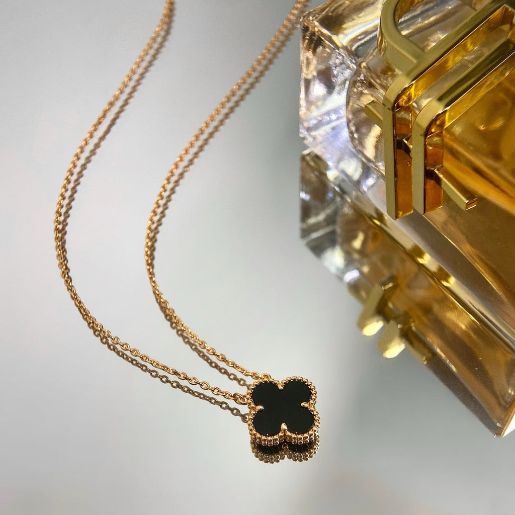 [Plus&Max]CLOVER 15MM BLACK ONYX SINGLE FLOWER NECKLACE