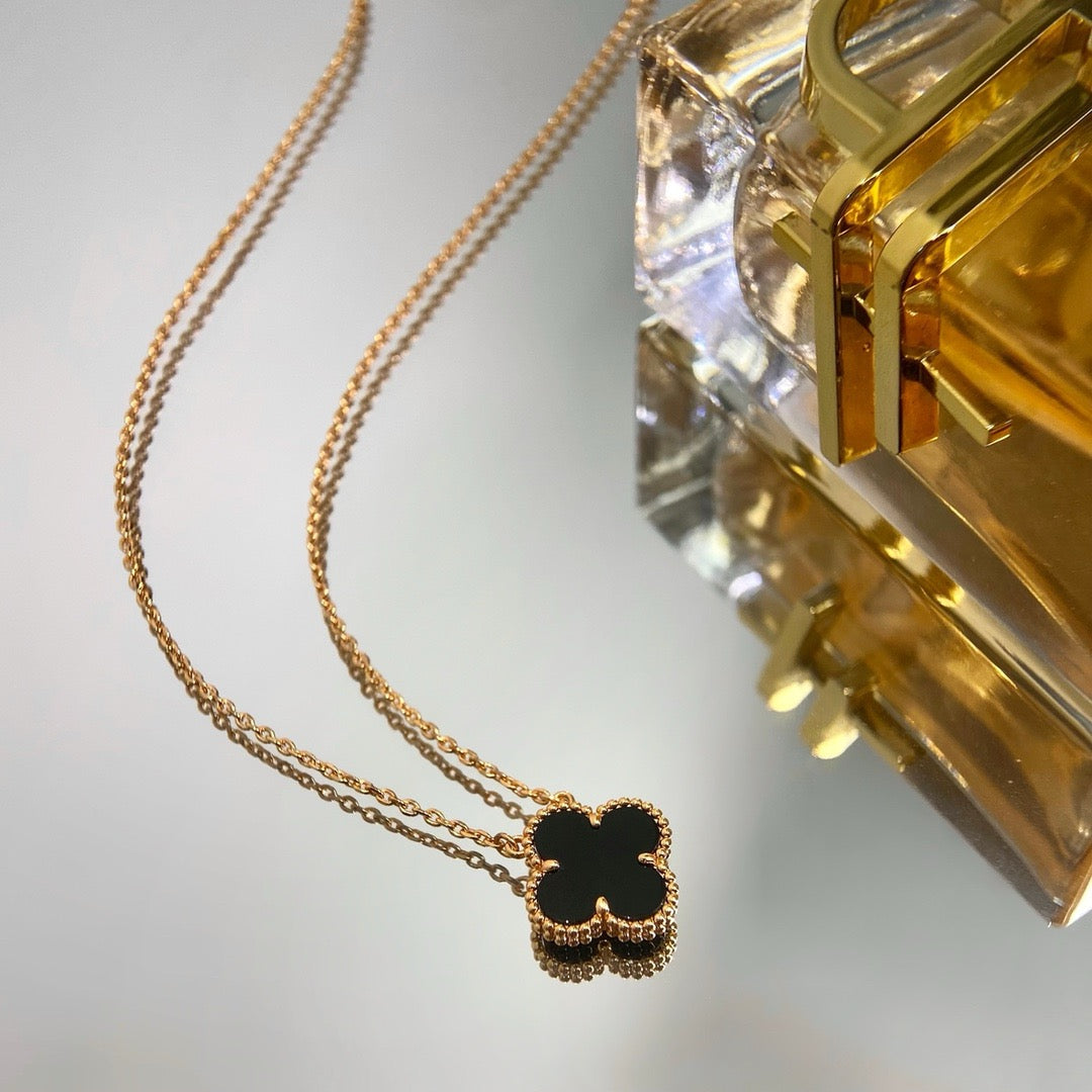 [Max Jewelry ]CLOVER 15MM BLACK ONYX SINGLE FLOWER NECKLACE