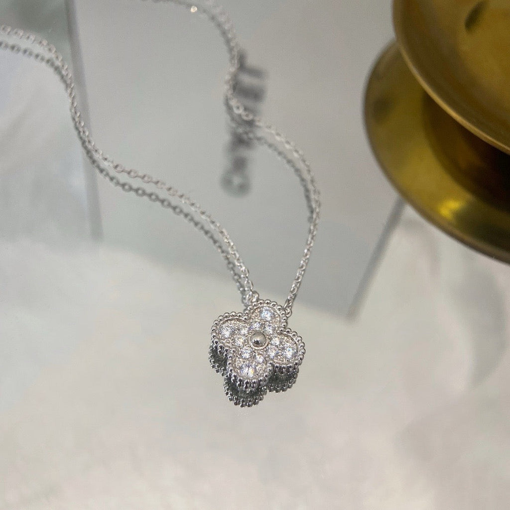 [Plus&Max]CLOVER 15MM DIAMOND SINGLE FLOWER NECKLACE