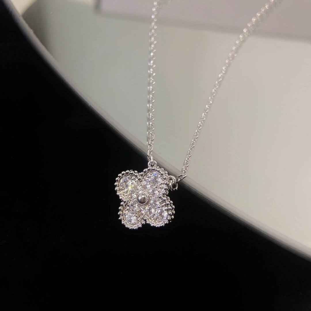 [Max Jewelry ]CLOVER 15MM DIAMOND SINGLE FLOWER NECKLACE