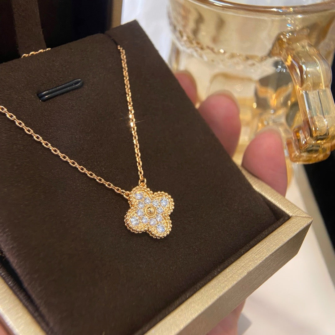 [Max Jewelry ]CLOVER 15MM DIAMOND SINGLE FLOWER NECKLACE