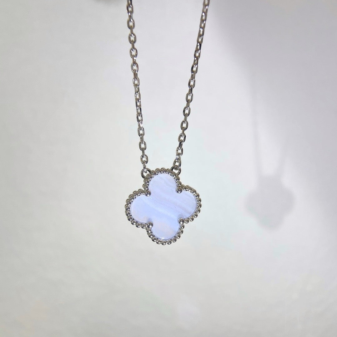 [Max Jewelry ]CLOVER 15MM BLUE CHALCEDONY NECKLACE SILVER