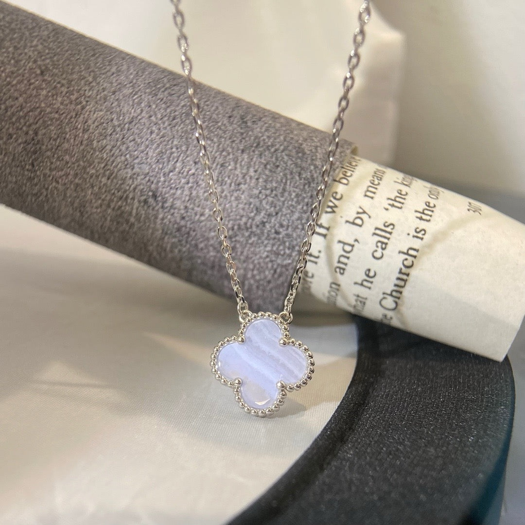 [Max Jewelry ]CLOVER 15MM BLUE CHALCEDONY NECKLACE SILVER