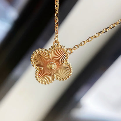 [Max Jewelry ]CLOVER 15MM LASER NECKLACE