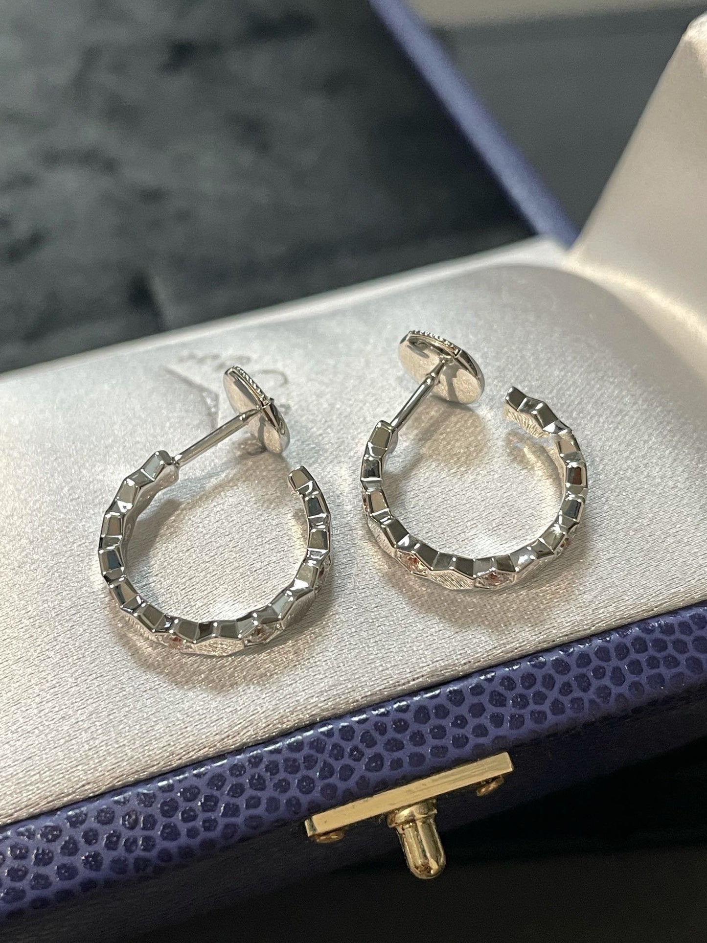 [Max Jewelry ]Hollow Design Four-Leaf Clover Flower Shape Earrings