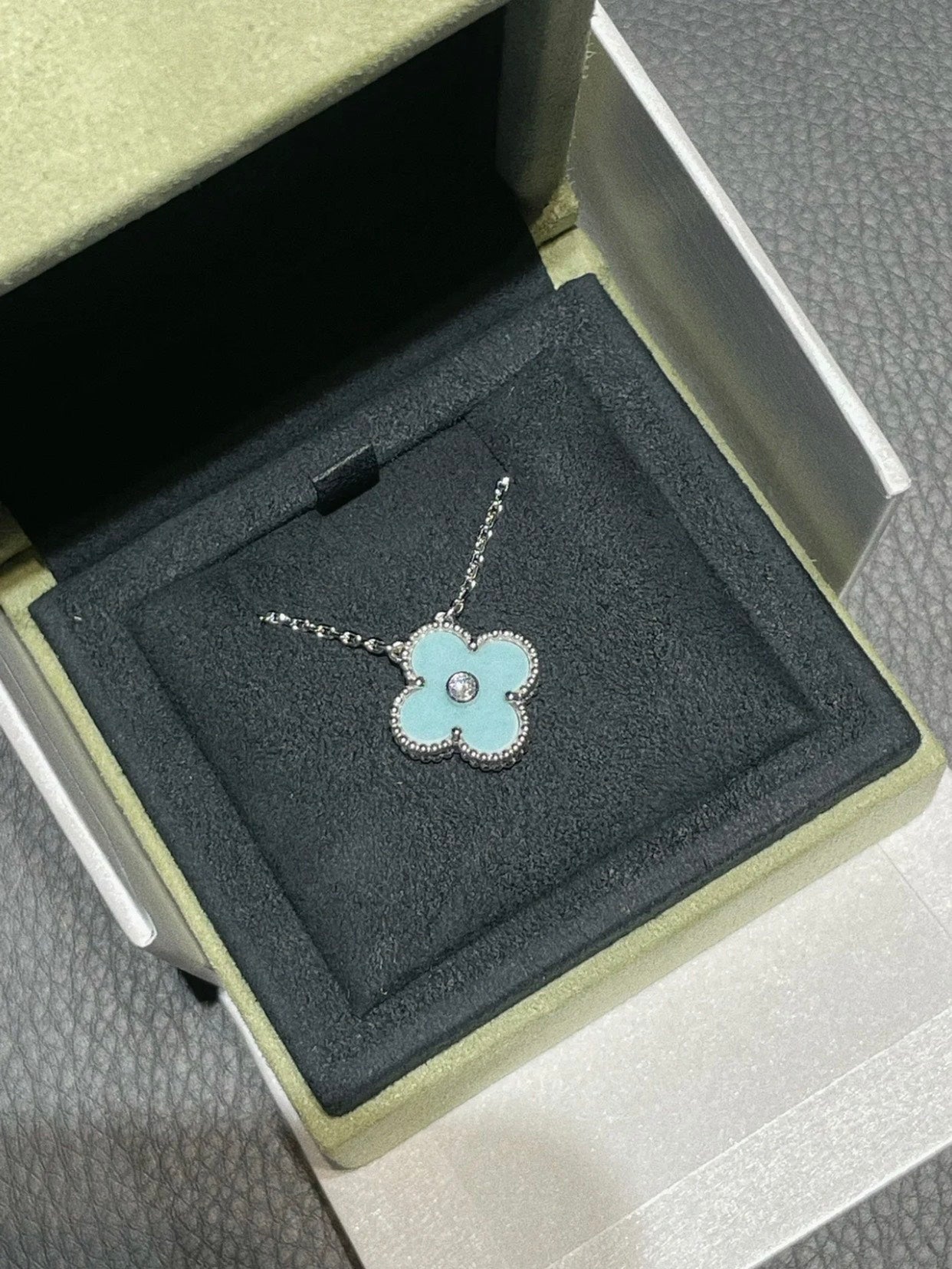 [Max Jewelry ]CLOVER 1 DIAMOND LIGHT BLUE SILVER NECKLACE