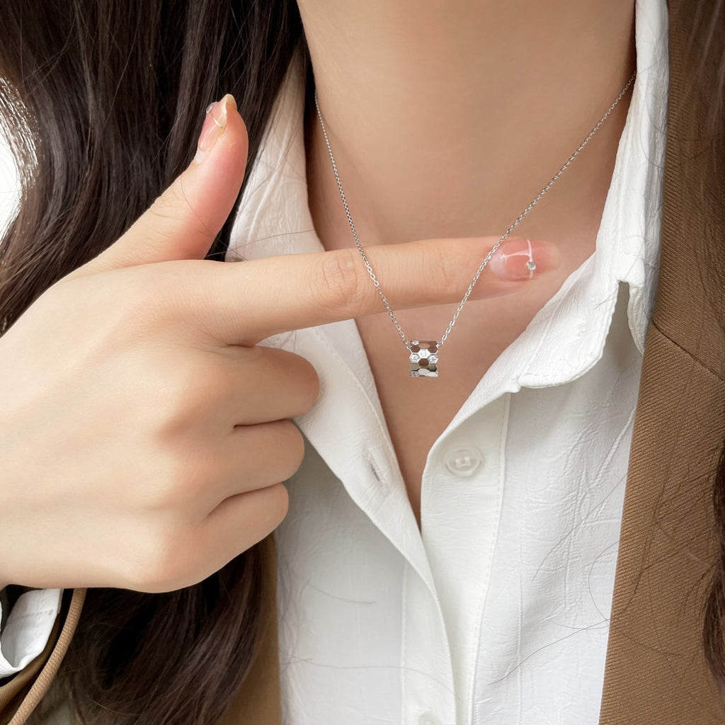 [Plus&Max]BEE MINI PEDANT DIAMOND NECKLACE