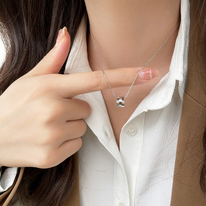 [Max Jewelry ]BEE MINI PEDANT DIAMOND NECKLACE
